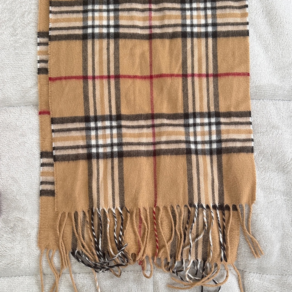 ⚠️3 Scarfs⚠️ - Picture 3 of 4
